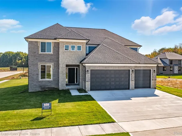 24684 Sawgrass Dr, Macomb, MI 48042