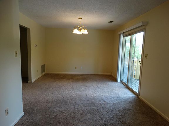 5th image of 118 Maple Dr #1-D
