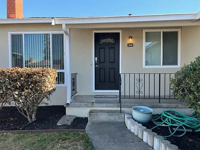 3 bed, 1125 sqft, $3,500 — Photo 2