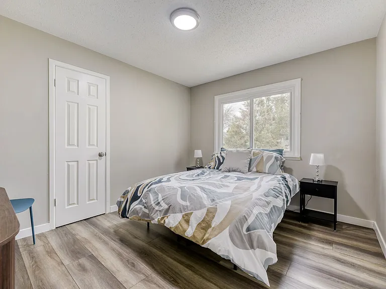 1015 W Longview Ave — Photo 12