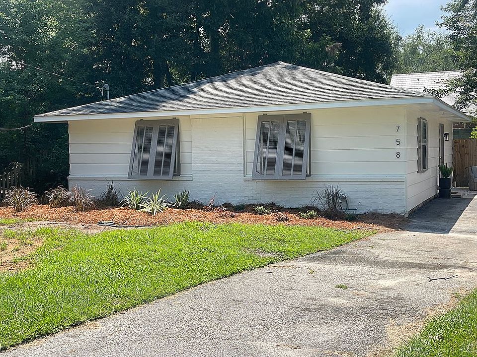 Cottage front elevation