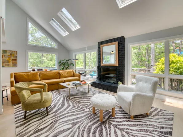 12 Deep View Ct, East Hampton, NY 11937