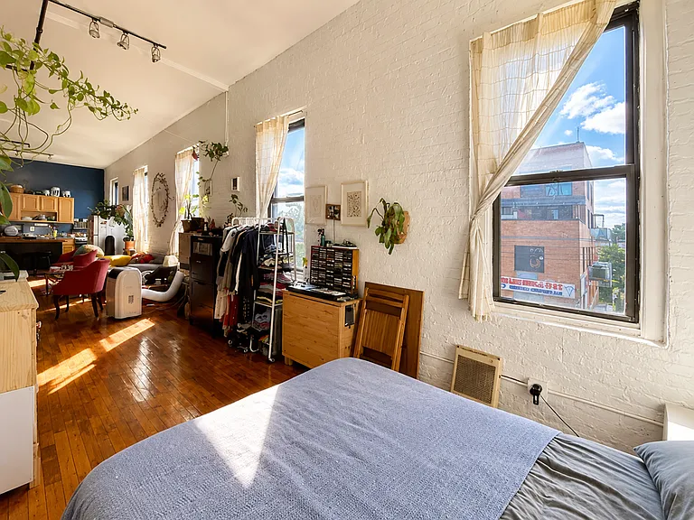 1672 Gates Ave #3R — Photo 5