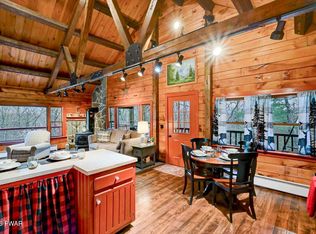 111 W End Dr, Lords Valley, PA 18428