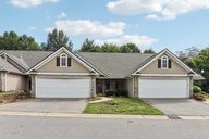W Pointe Dr-S1107-001.jpg