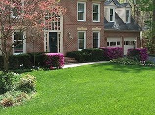 6809 Old Stone Fence Rd, Fairfax Station, VA 22039