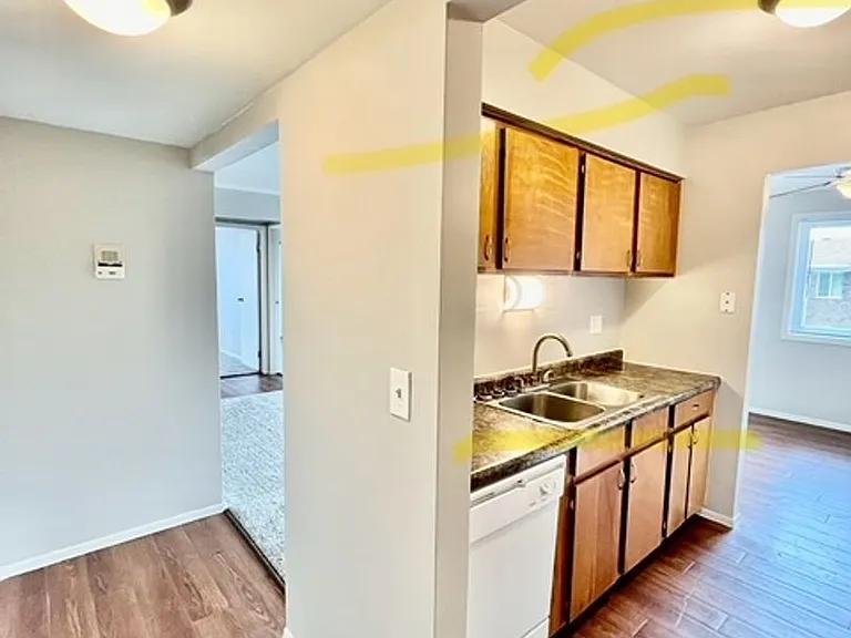 918 Heritage Ct #102 — Photo 2