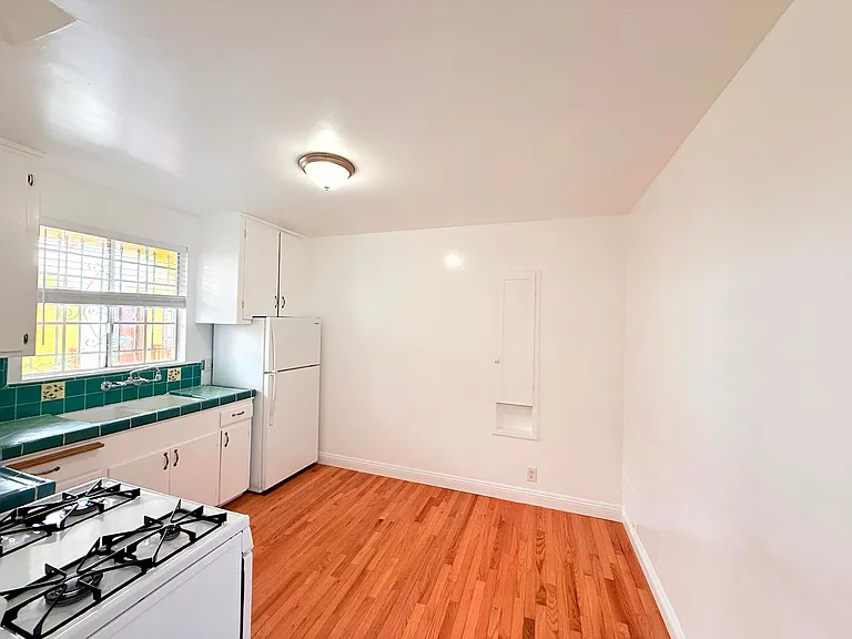 637 E. Rose Avenue — Photo 9