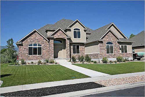 2nd image of 727 S River Ridge Ln