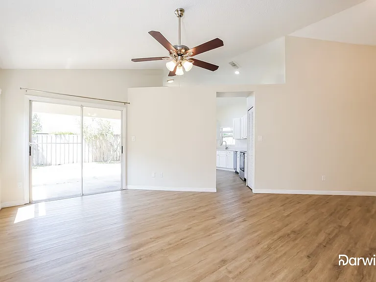 151 Lakebreeze Cir — Photo 5