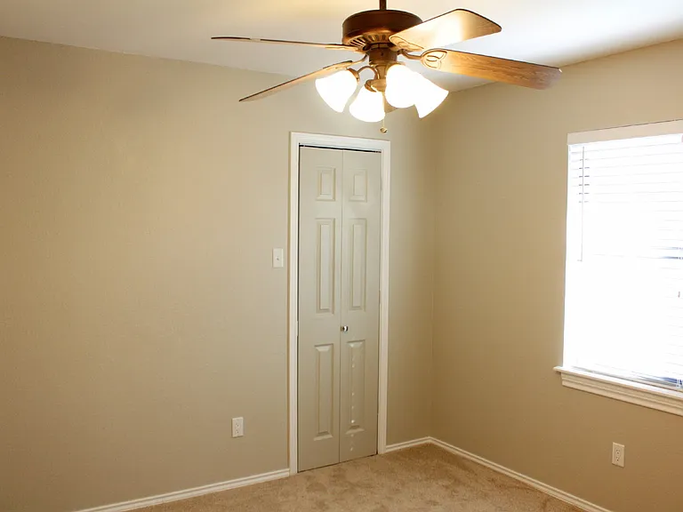 9616 Dover Ave — Photo 5