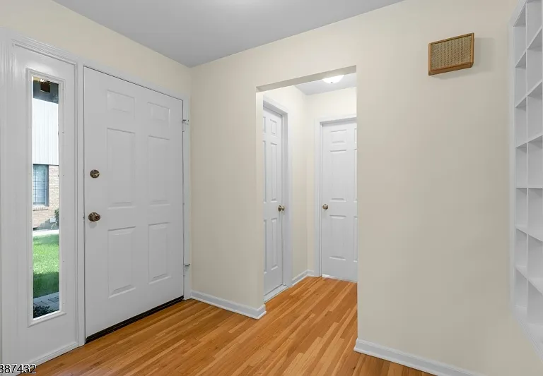 10 Shelley Pl — Photo 3