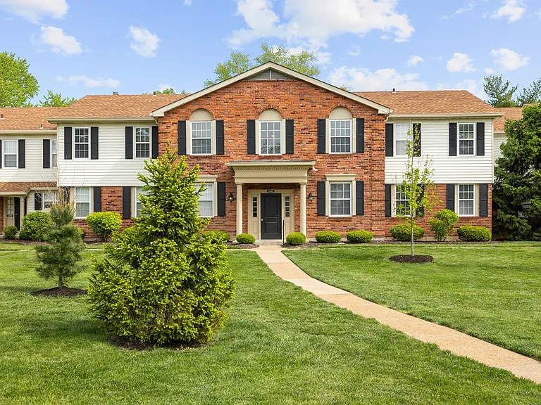 Exterior at Woods Mill Park Apartments & Townhomes