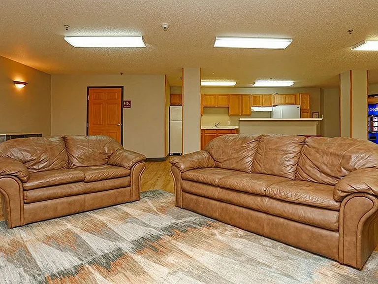 STERLING HEIGHTS — Photo 12