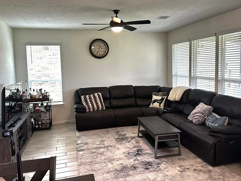 5027 Hickory Deer Ln — Photo 8