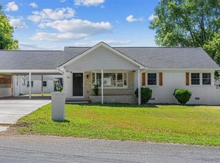 300 Willowbrook Dr, Thomasville, NC 27360