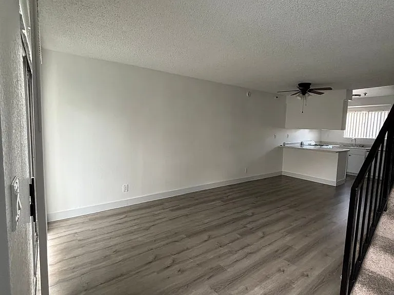 Welcome to 12909 Cordary Ave Comfort & Convenience in the Heart of Hawthorne! — Photo 2