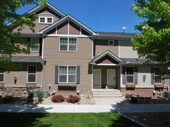 7745 Madelyn Creek Dr, Victoria, MN 55386