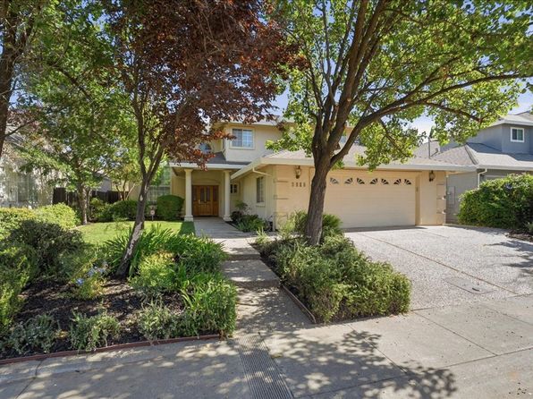 3241 Curlew St