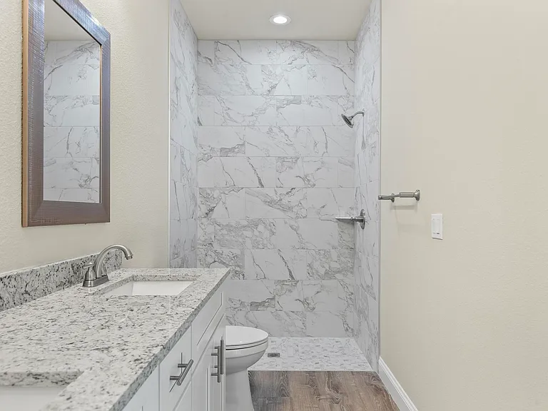 6 Emmons Ln — Photo 43