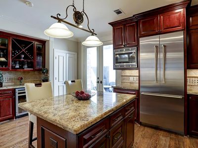 1 River Hollow Ln, Houston, TX, 77027