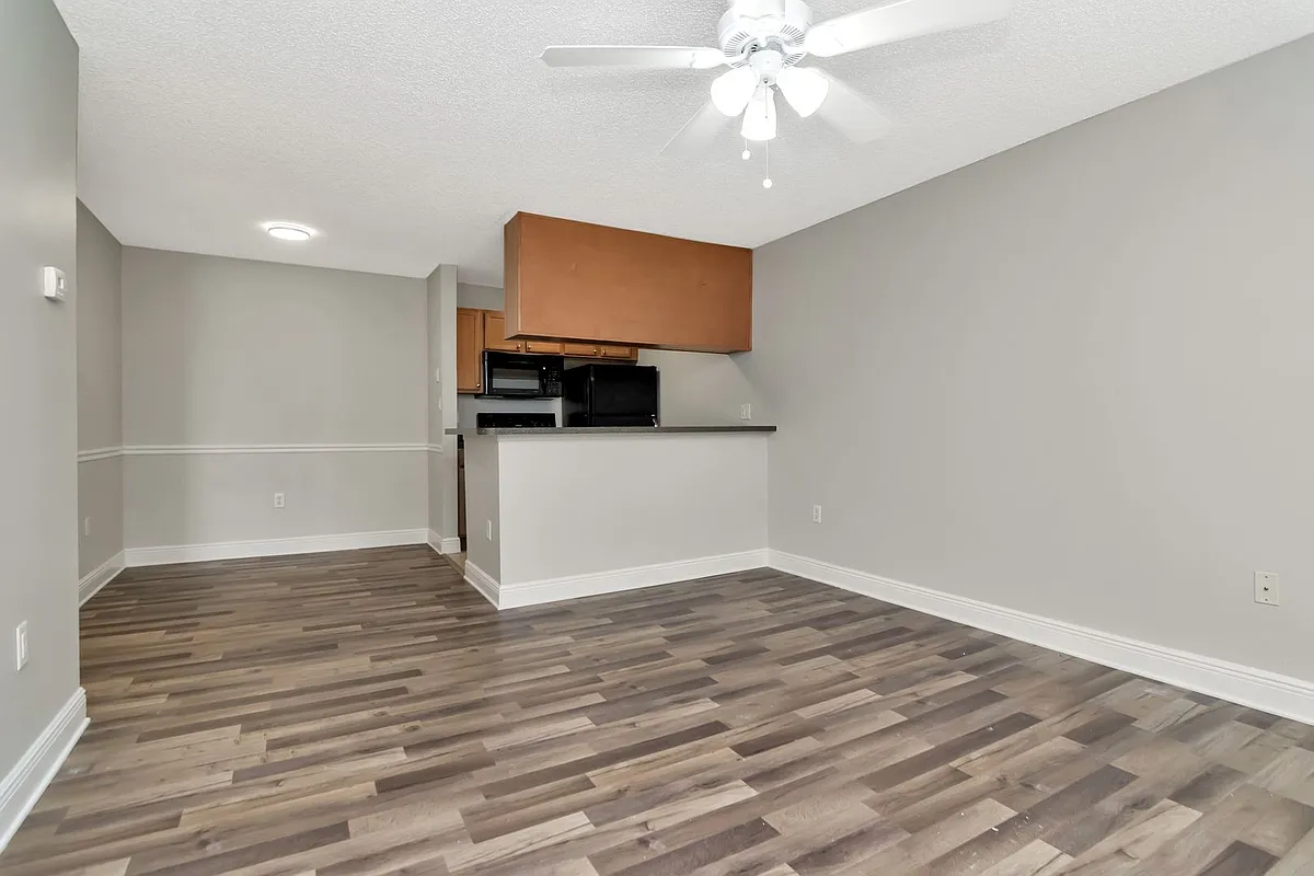 Building Photo - 308 Lake Parsons Grn #205