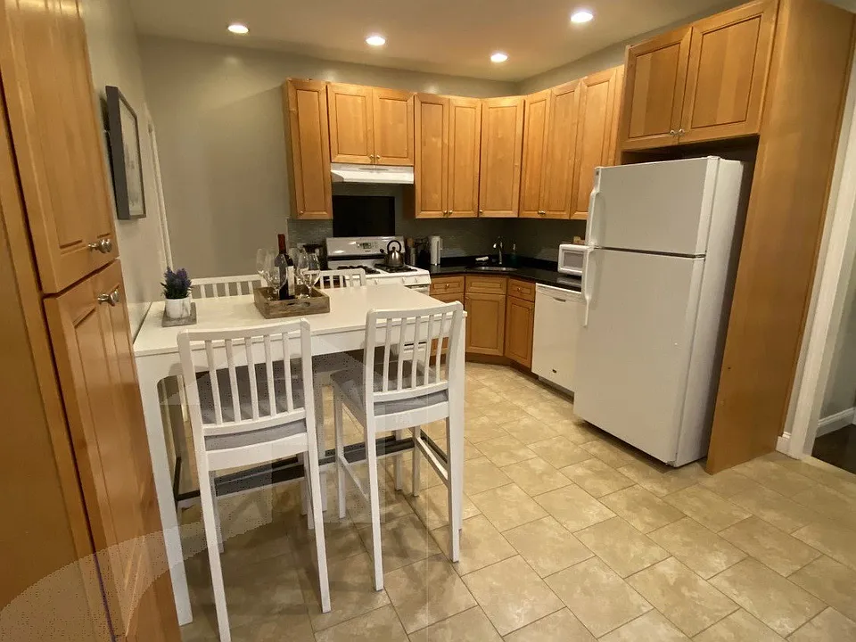 25 Everett St #1