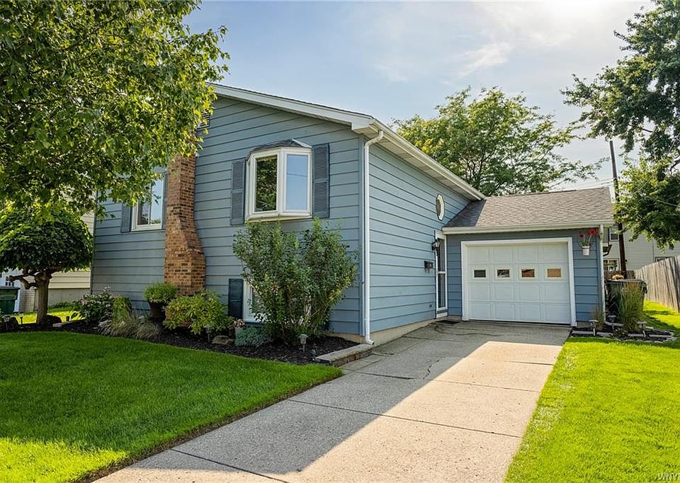 1st image of 16 Leonard Dr