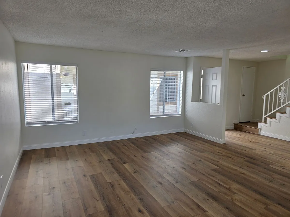 Building Photo - TUS1120