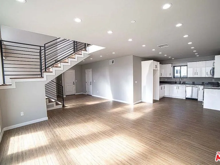 9904 Laurel Canyon Blvd — Photo 1