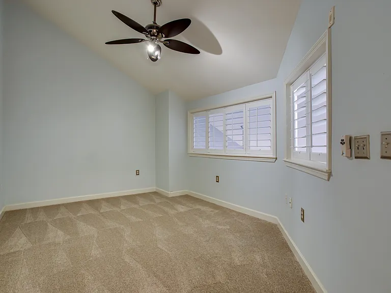 2310 14th St N #402 — Photo 19