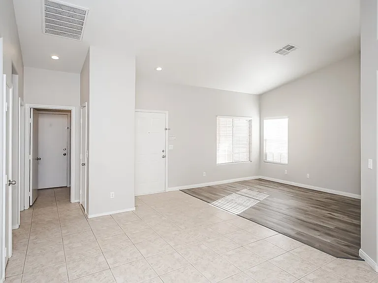9633 Crystal Ridge Rd — Photo 5