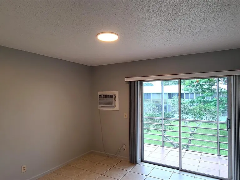 125 Canterbury E #125 — Photo 9