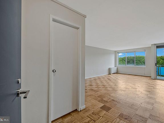 3rd image of 10201 Grosvenor Pl APT 1222