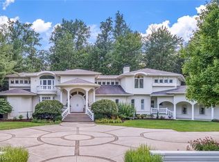 525 Club Dr, Aurora, OH 44202