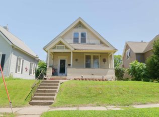 906 S 9th St, Burlington, IA 52601