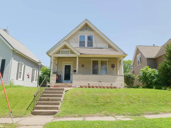 906 S 9th St, Burlington, IA 52601