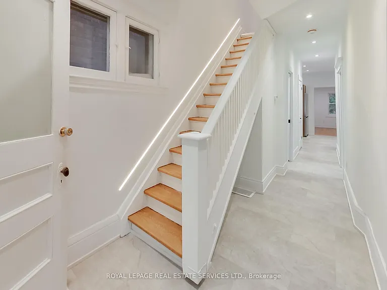 218 Montrose Ave — Photo 3