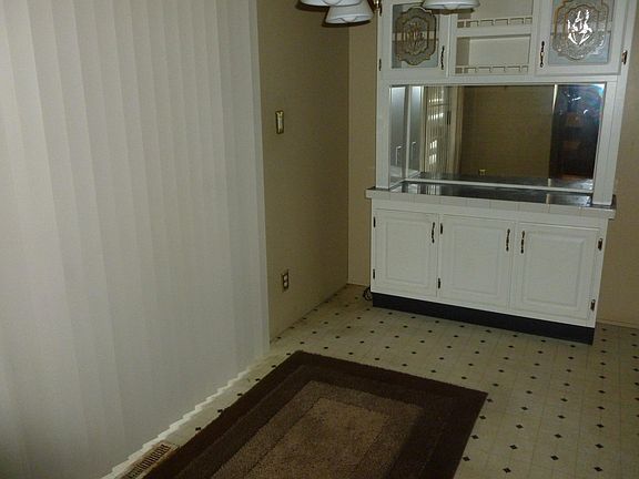 4th image of 1415 Robinson Ave
