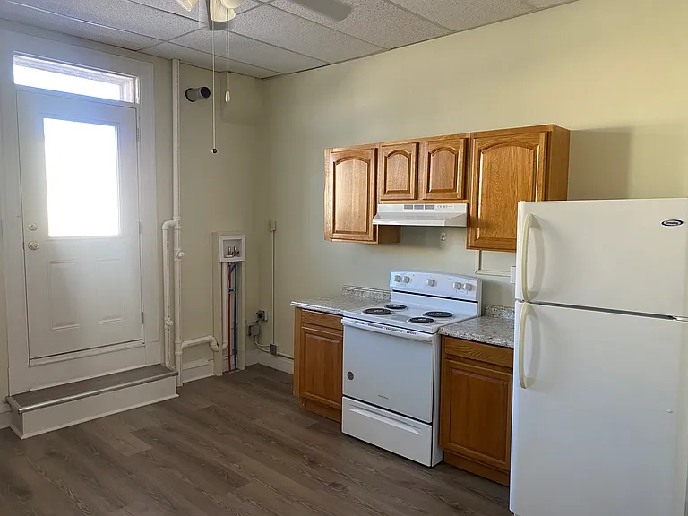 109 S Main St — Photo 10