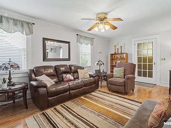 3rd image of 428 Innes Rd