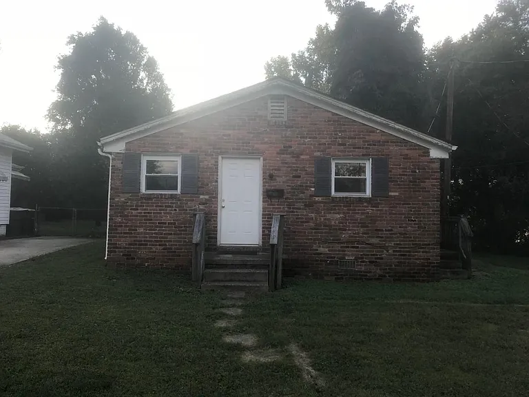 127 Poe St — Photo 1