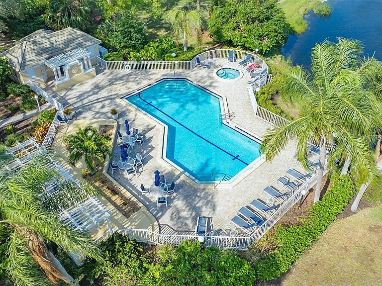 8009 Hampton Ct — Photo 36