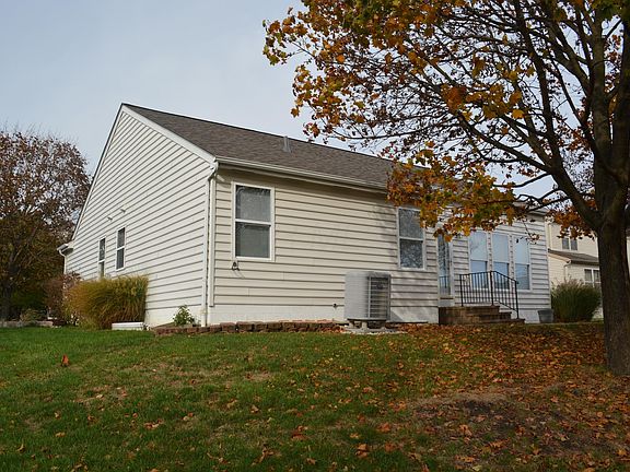 4th image of 382 Abbotsbury Dr