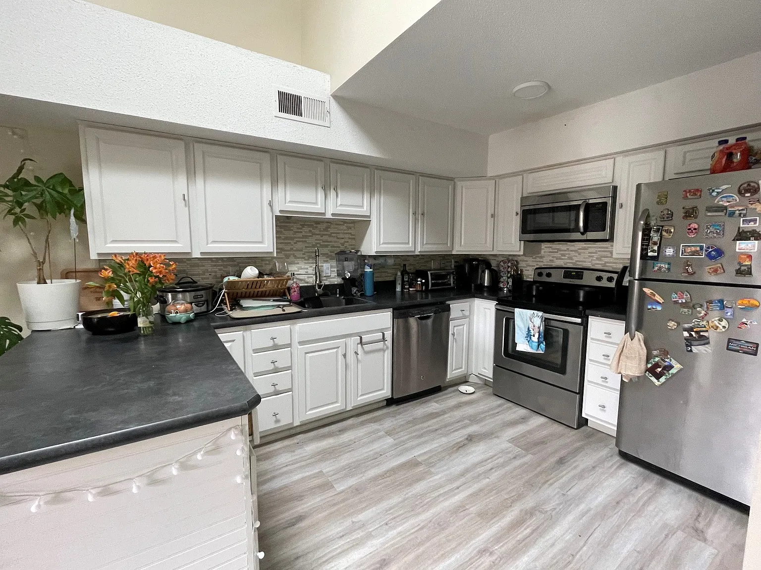 2 bed, 1250 sqft, $2,400 — Photo 2