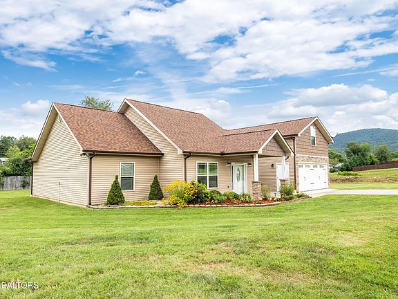 2nd image of 2811 Dalton Dr