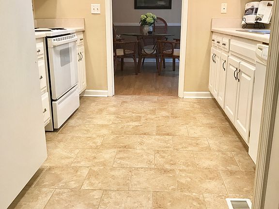 5th image of 8702 Forest Hill Dr