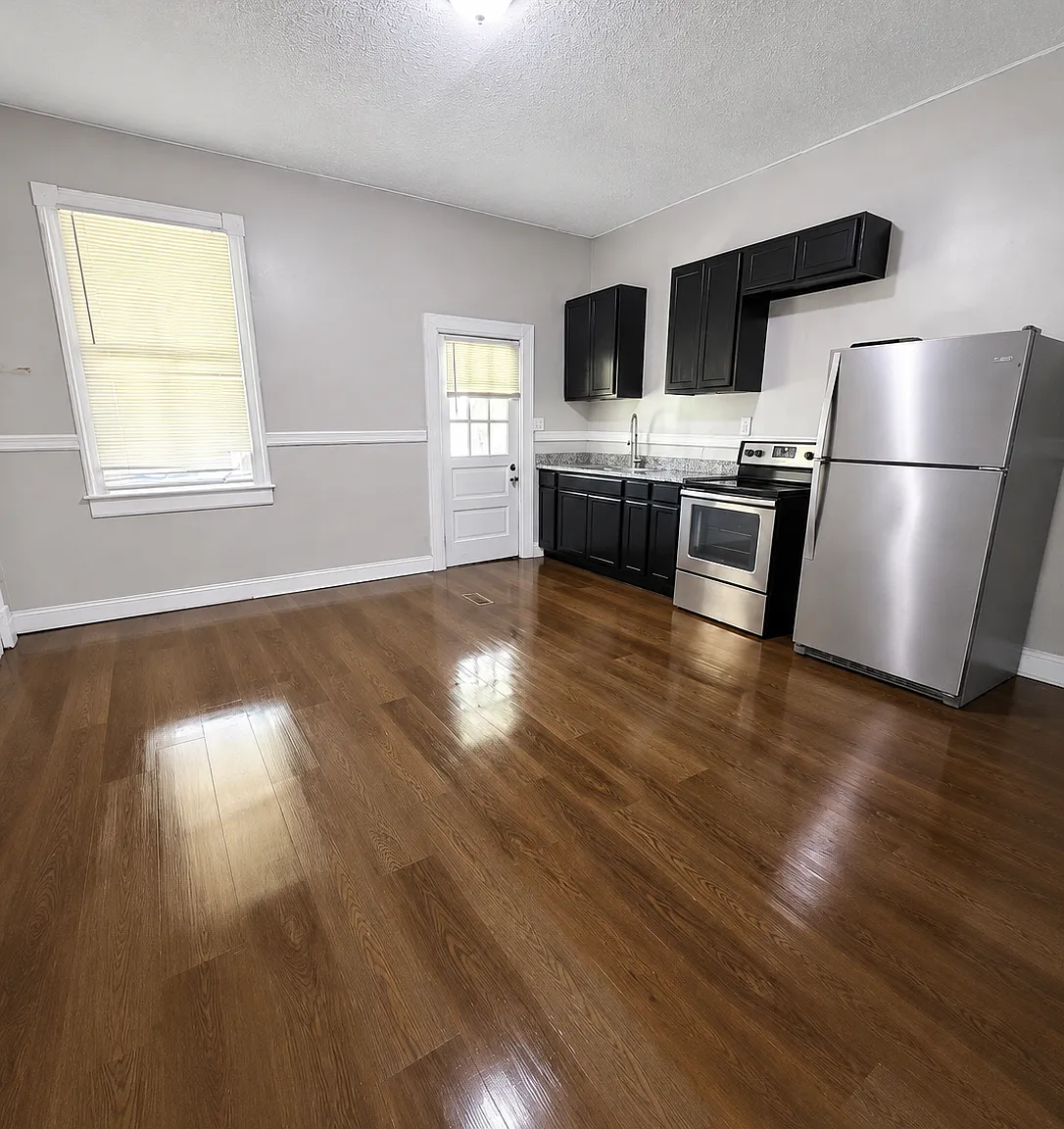 420 Montana Avenue - 1 — Photo 1