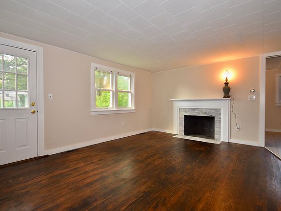 2nd image of 12 Lake Road E