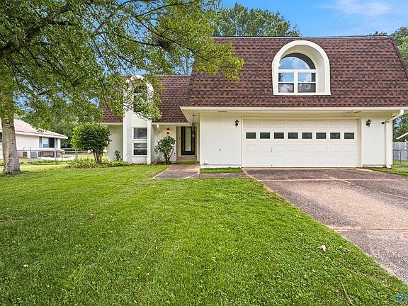 2nd image of 1924 Wrenwood Dr SE